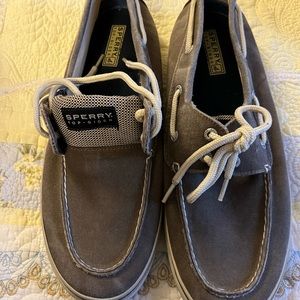 Men’s Size 11 Sperry gray boat shoes.